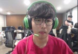 球员之间的